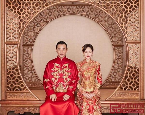 唐嫣婚紗照中出現的月洞架子床 唐嫣婚紗照中出現的月洞架子床