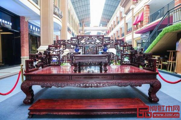  現場展出的藝術紅木家具藏品