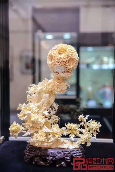  “三雕·一彩·一繡”主題展館展現特色嶺南工藝美術文化