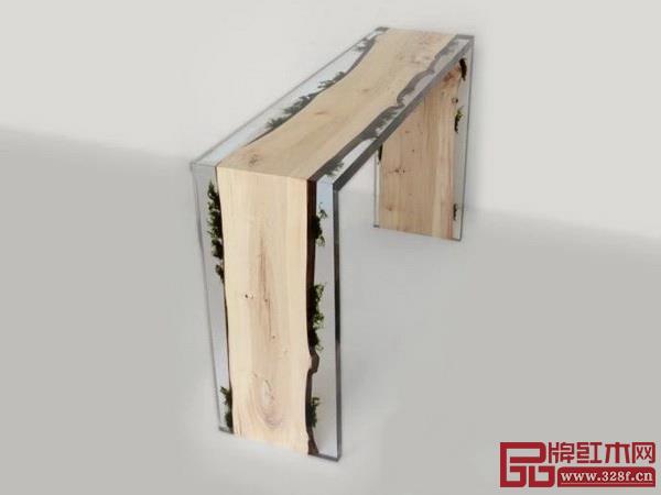 長(zhǎng)著苔蘚的椅子 長(zhǎng)著苔蘚的椅子