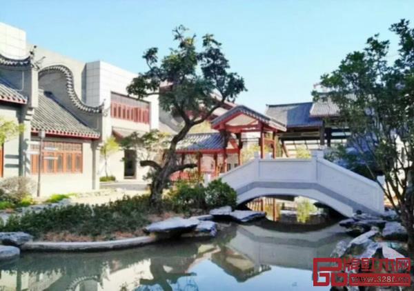 紅木家居學(xué)院坐落在優(yōu)美的國家4A級(jí)旅游景區(qū)紅博城,圖為大師園一隅(圖片來源:紅木家居學(xué)院) 紅木家居學(xué)院坐落在優(yōu)美的國家4A級(jí)旅游景區(qū)紅博城,圖為大師園一隅(圖片來源:紅木家居學(xué)院)
