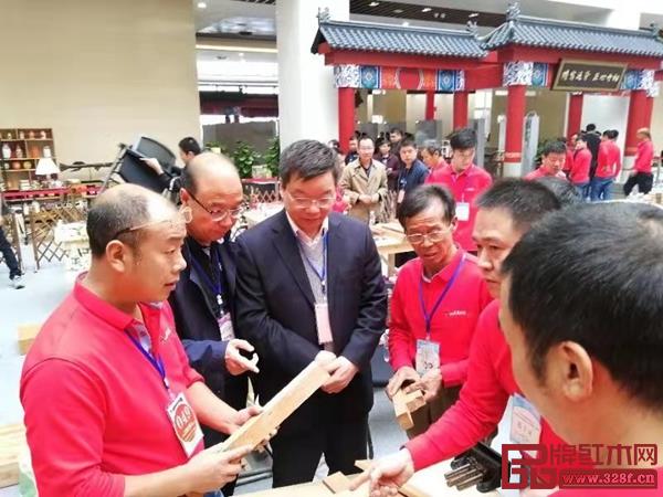 2018中國技能大賽——全國家具制作職業(yè)技能競賽總決賽現場 2018中國技能大賽——全國家具制作職業(yè)技能競賽總決賽現場