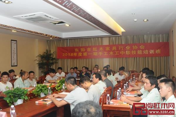 華廈·大不同匠人積極參加東陽市2018年度第一期手工木工中級培訓 華廈·大不同匠人積極參加東陽市2018年度第一期手工木工中級培訓