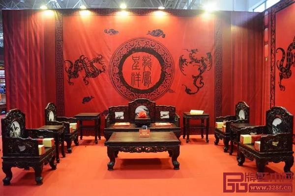 佛山紅木家具博覽會還原的傳統婚俗場景 佛山紅木家具博覽會還原的傳統婚俗場景