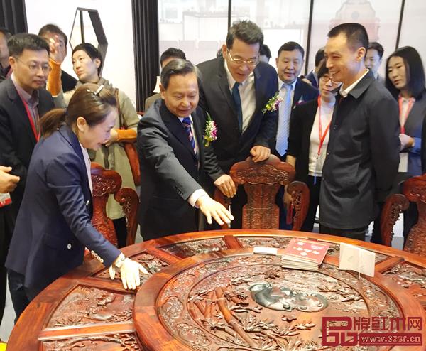 一眾領導嘉賓參觀各產區 一眾領導嘉賓參觀各產區