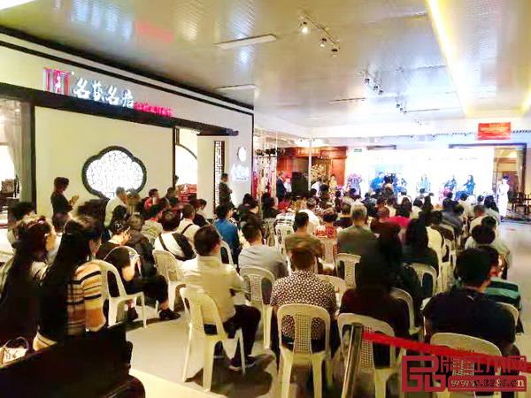 “魯藝集團紅木家居品牌戰略發展發布會暨第六屆紅博會分會場主題高峰論壇”活動現場 “魯藝集團紅木家居品牌戰略發展發布會暨第六屆紅博會分會場主題高峰論壇”活動現場