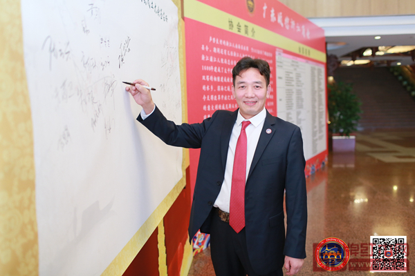 國方家居董事長陳新平在廣東順德浙江商會成立大會現場留影 國方家居董事長陳新平在廣東順德浙江商會成立大會現場留影