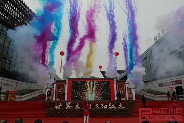 “世界木雕 東陽紅木”東博會的舉辦將為東陽木雕紅木產(chǎn)業(yè)及工藝美術(shù)文化產(chǎn)業(yè)發(fā)展提供更好平臺及更多機遇 “世界木雕 東陽紅木”東博會的舉辦將為東陽木雕紅木產(chǎn)業(yè)及工藝美術(shù)文化產(chǎn)業(yè)發(fā)展提供更好平臺及更多機遇