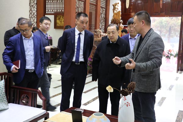 原人力資源和社會保障部副部長、黨組副書記楊志明蒞臨恒達木業總部參觀指導