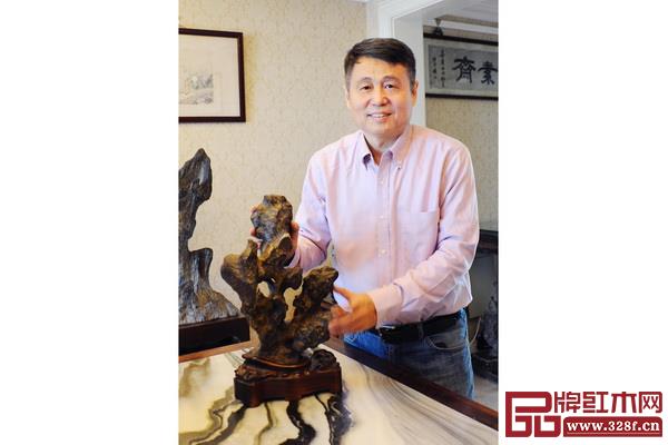 全聯藝術紅木家具專業委員會專家顧問、明清家具研究學者張輝 全聯藝術紅木家具專業委員會專家顧問、明清家具研究學者張輝