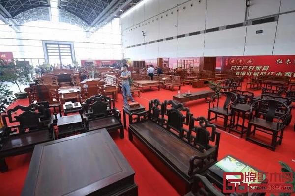 紅木家具亮相中國-東盟博覽會林產品與木制品展 紅木家具亮相中國-東盟博覽會林產品與木制品展