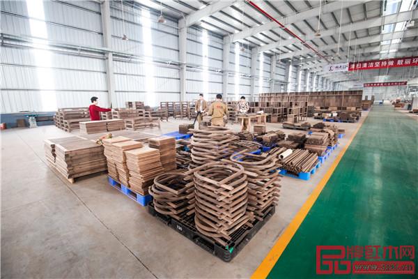 國壽紅木湖北工廠內景整潔敞亮 國壽紅木湖北工廠內景整潔敞亮