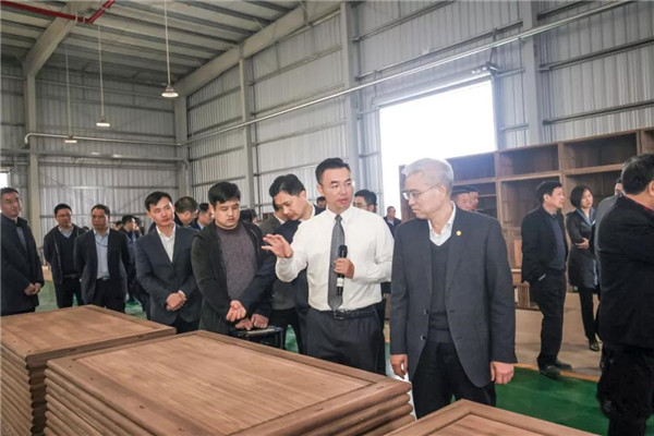 荊州市委書記、監利縣委書記蒞臨國壽紅木湖北工廠調研