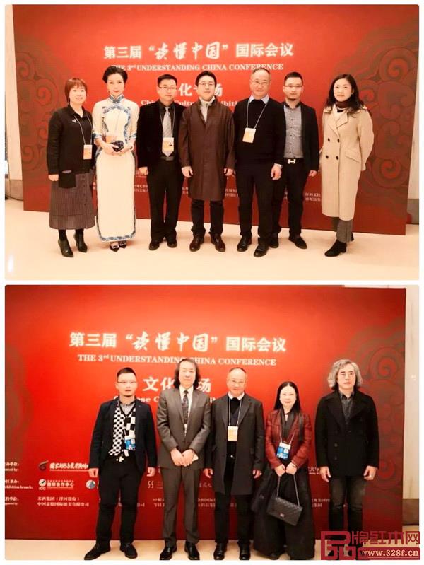 魯班木藝董事長(zhǎng)李愛(ài)金與參會(huì)藝術(shù)家們合影留念 魯班木藝董事長(zhǎng)李愛(ài)金與參會(huì)藝術(shù)家們合影留念