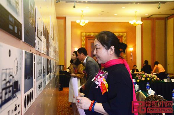 專家評審團對參賽作品進行評分 專家評審團對參賽作品進行評分