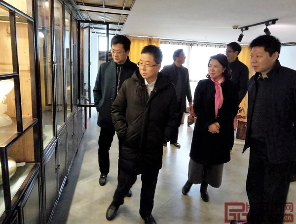 晟寶·檀一創始人叢東云陪同考察并介紹檀一 晟寶·檀一創始人叢東云陪同考察并介紹檀一