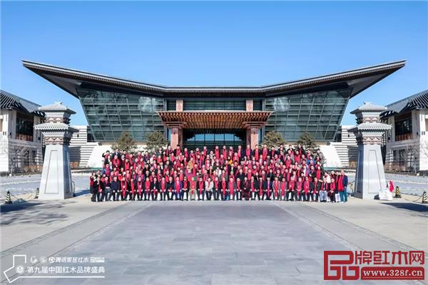 第九屆中國紅木家具品牌盛典在“一帶一路”論壇主會場——北京雁棲湖國際會議中心盛大舉行 第九屆中國紅木家具品牌盛典在“一帶一路”論壇主會場——北京雁棲湖國際會議中心盛大舉行