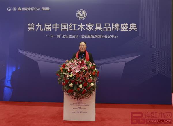 御乾堂紅木董事長(zhǎng)馬海軍出席第九屆紅木家具品牌盛典 御乾堂紅木董事長(zhǎng)馬海軍出席第九屆紅木家具品牌盛典
