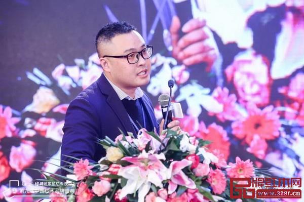 海強紅木營銷總監王可真在盛典現場對東方之信進行發布