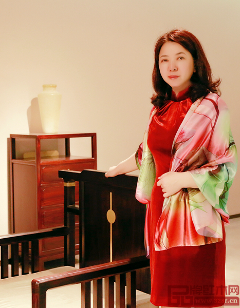 雅晟紅木·檀一創(chuàng)始人、江蘇省工藝美術(shù)名人、南通市政協(xié)委員、如東工藝美術(shù)行業(yè)協(xié)會(huì)理事長(zhǎng)叢東云 雅晟紅木·檀一創(chuàng)始人、江蘇省工藝美術(shù)名人、南通市政協(xié)委員、如東工藝美術(shù)行業(yè)協(xié)會(huì)理事長(zhǎng)叢東云