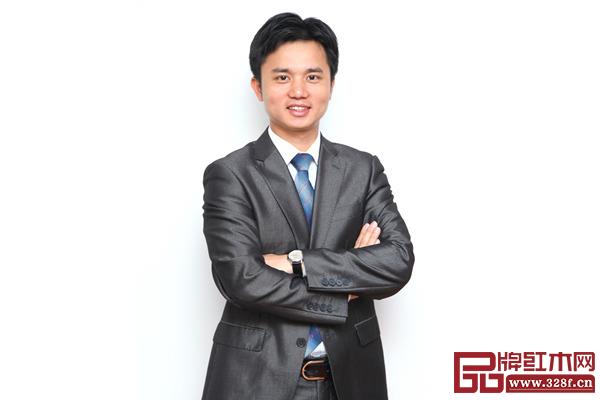 全聯民間文物藝術品商會副會長、全聯藝術紅木家具專業委員會執行會長、中山大涌青年企業家協會常務副會長、中國新中式紅木家具展策展人、中國紅木家具品牌盛典策展人、弘木傳媒CEO林偉華 全聯民間文物藝術品商會副會長、全聯藝術紅木家具專業委員會執行會長、中山大涌青年企業家協會常務副會長、中國新中式紅木家具展策展人、中國紅木家具品牌盛典策展人、弘木傳媒CEO林偉華