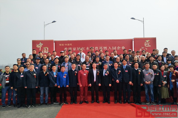 全體與會領導及嘉賓合影留念 全體與會領導及嘉賓合影留念
