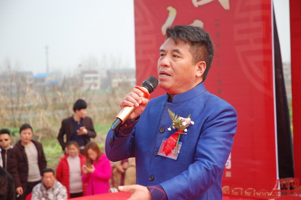 中山東陽紅木商會會長、中山長豐家具董事長陳新豐代表入園企業講話 中山東陽紅木商會會長、中山長豐家具董事長陳新豐代表入園企業講話