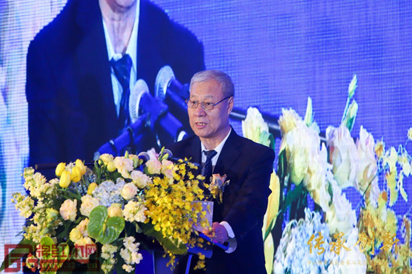 中國家具協會副理事長劉金良發表致辭 中國家具協會副理事長劉金良發表致辭