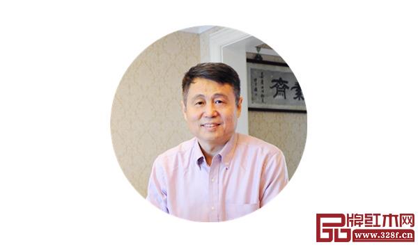 全聯藝術紅木家具專業委員會專家顧問、明清家具研究學者張輝 全聯藝術紅木家具專業委員會專家顧問、明清家具研究學者張輝