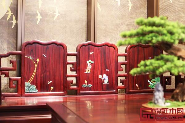 紅寶軒邀請故宮博物院研究員胡德生擔任“明禮”系列總設計師(圖為“明禮”系列家具局部) 紅寶軒邀請故宮博物院研究員胡德生擔任“明禮”系列總設計師(圖為“明禮”系列家具局部)