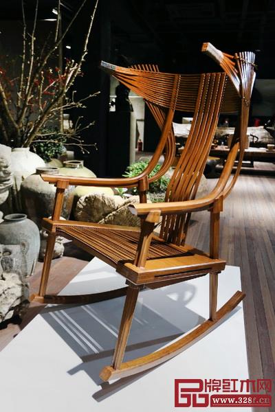  石大宇作品《椅優弦》