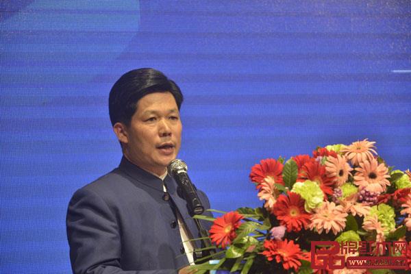 東成紅木董事長張錫復在2019全國品牌紅木家具經(jīng)銷商大會暨騰訊家居紅木優(yōu)選品牌團購節(jié)答謝晚宴上致辭 東成紅木董事長張錫復在2019全國品牌紅木家具經(jīng)銷商大會暨騰訊家居紅木優(yōu)選品牌團購節(jié)答謝晚宴上致辭