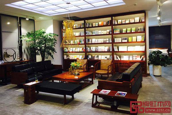 越來越多的紅木企業開始重視展廳氛圍的整體營造、提出“生活館”的呈現方式