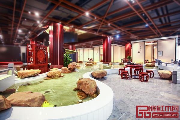 中國國壽紅木家居文化藝術館融合了中國傳統(tǒng)元素和現(xiàn)代元素,帶來不一樣的藝術展示 中國國壽紅木家居文化藝術館融合了中國傳統(tǒng)元素和現(xiàn)代元素,帶來不一樣的藝術展示