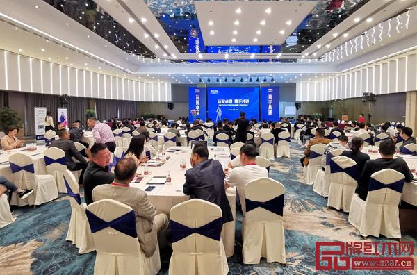 漢府家具2019全國經銷商戰略峰會暨新品發布會在東陽開啟,來自全國各地的經銷商匯聚一堂 漢府家具2019全國經銷商戰略峰會暨新品發布會在東陽開啟,來自全國各地的經銷商匯聚一堂