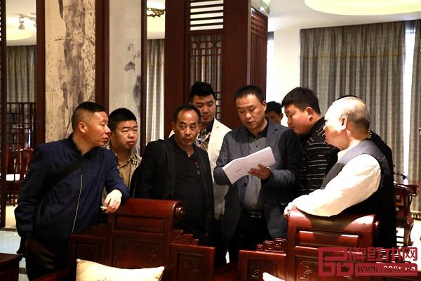 嘉賓們近距離感受恒達木業產品魅力 嘉賓們近距離感受恒達木業產品魅力