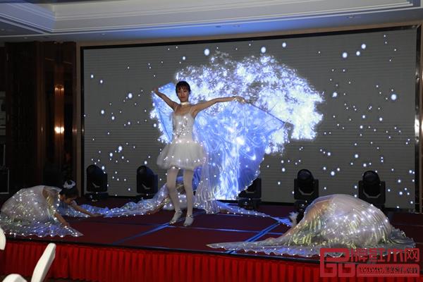 恒達木業2019新品發布會的圓滿收官開啟嶄新的2019新征程 恒達木業2019新品發布會的圓滿收官開啟嶄新的2019新征程