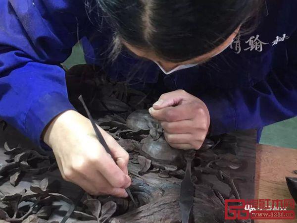 工匠以古典家具為載體,精雕細琢,奪器物造化之功 工匠以古典家具為載體,精雕細琢,奪器物造化之功