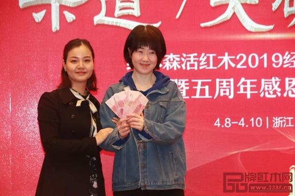 純本森活活動現場現金福利互動，熱鬧非凡