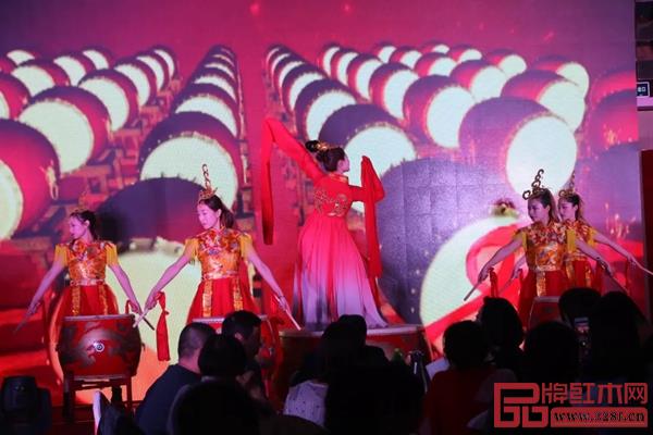 精彩表演將純本森活2019經銷商贏利峰會暨五周年慶典答謝晚宴不斷推向高潮