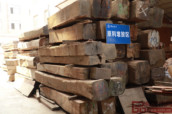 雅典紅木帶領廣大經銷商朋友們參觀企業工廠 雅典紅木帶領廣大經銷商朋友們參觀企業工廠