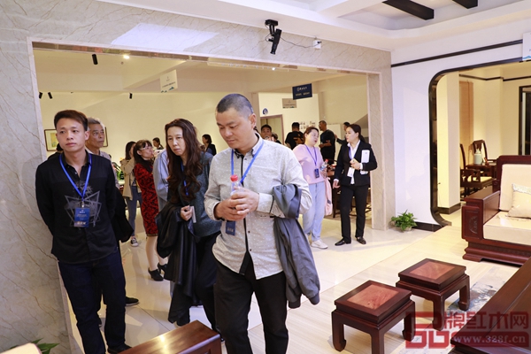 雅典紅木經銷商參觀“印象東方”展廳 雅典紅木經銷商參觀“印象東方”展廳