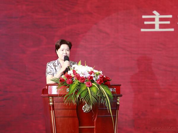 東陽市政協主席卜亞男主持首屆中國紅木家具展覽會開幕式 東陽市政協主席卜亞男主持首屆中國紅木家具展覽會開幕式