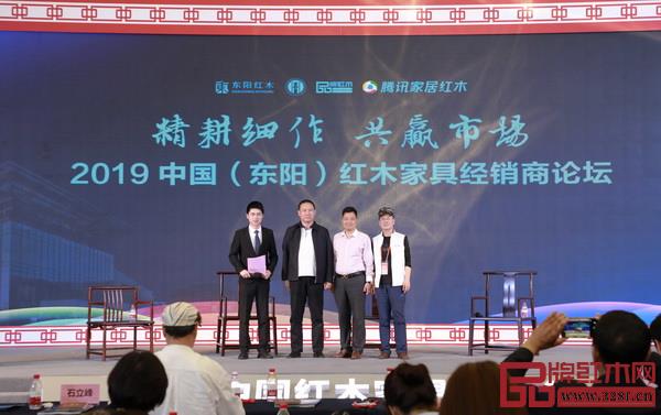 論壇嘉賓合影 論壇嘉賓合影