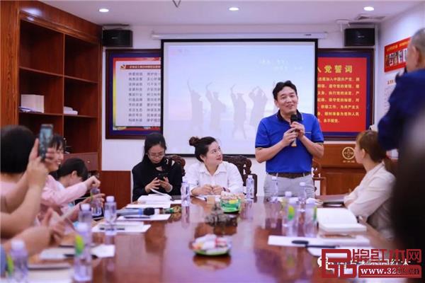 “五四百年”詩歌賞析會(huì)現(xiàn)場,大家暢所欲言 “五四百年”詩歌賞析會(huì)現(xiàn)場,大家暢所欲言