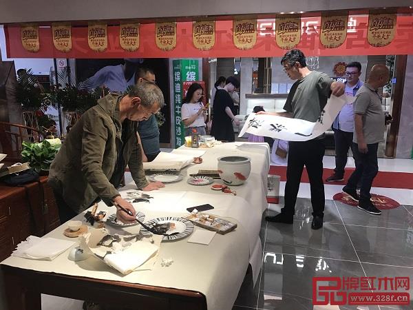 雅宋紅木膠州旗艦店開業活動現場舉辦書法品鑒會