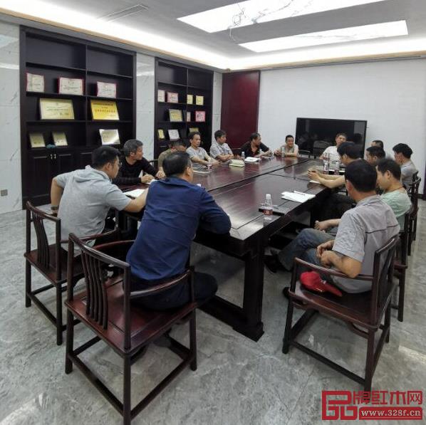  漢府家具生產(chǎn)木工車間會(huì)議，只為呈現(xiàn)更高品質(zhì)家具