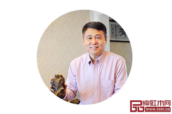 張輝 全聯(lián)藝術紅木家具專業(yè)委員會專家顧問、明清家具研究學者 張輝 全聯(lián)藝術紅木家具專業(yè)委員會專家顧問、明清家具研究學者
