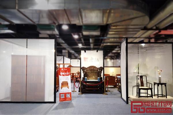 福建仙游縣現(xiàn)有古典工藝家具生產(chǎn)企業(yè) 4000 多家,涌現(xiàn)出一批品牌企業(yè) 福建仙游縣現(xiàn)有古典工藝家具生產(chǎn)企業(yè) 4000 多家,涌現(xiàn)出一批品牌企業(yè)