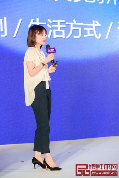 國際名家具(東莞)展覽會(huì)副總經(jīng)理林苑玲指出,整裝定制、生活方式、設(shè)計(jì)選材、產(chǎn)業(yè)附能將是本次展覽的四大亮點(diǎn) 國際名家具(東莞)展覽會(huì)副總經(jīng)理林苑玲指出,整裝定制、生活方式、設(shè)計(jì)選材、產(chǎn)業(yè)附能將是本次展覽的四大亮點(diǎn)